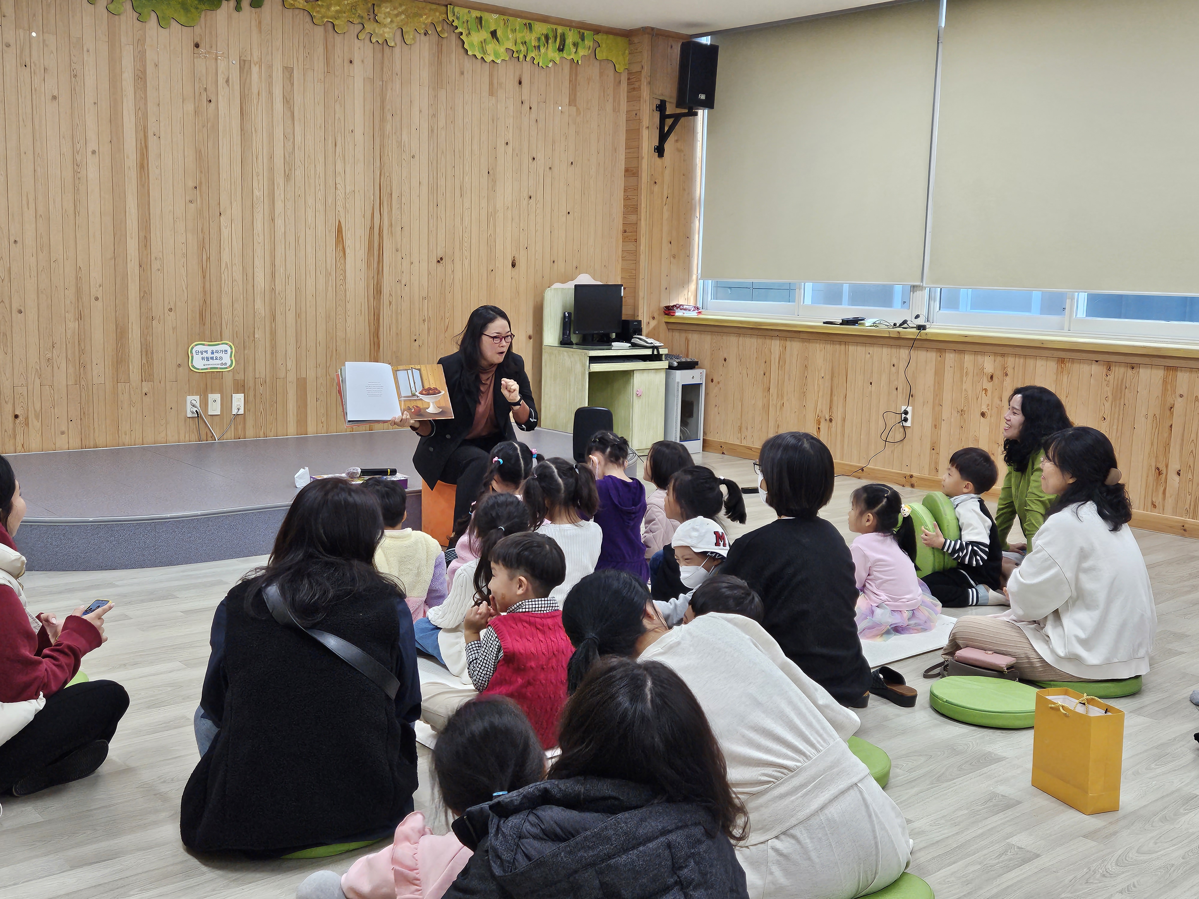 2023년 11월 생각놀이터 책놀이 체험 「화요일, 책이랑 놀아요!」 썸네일