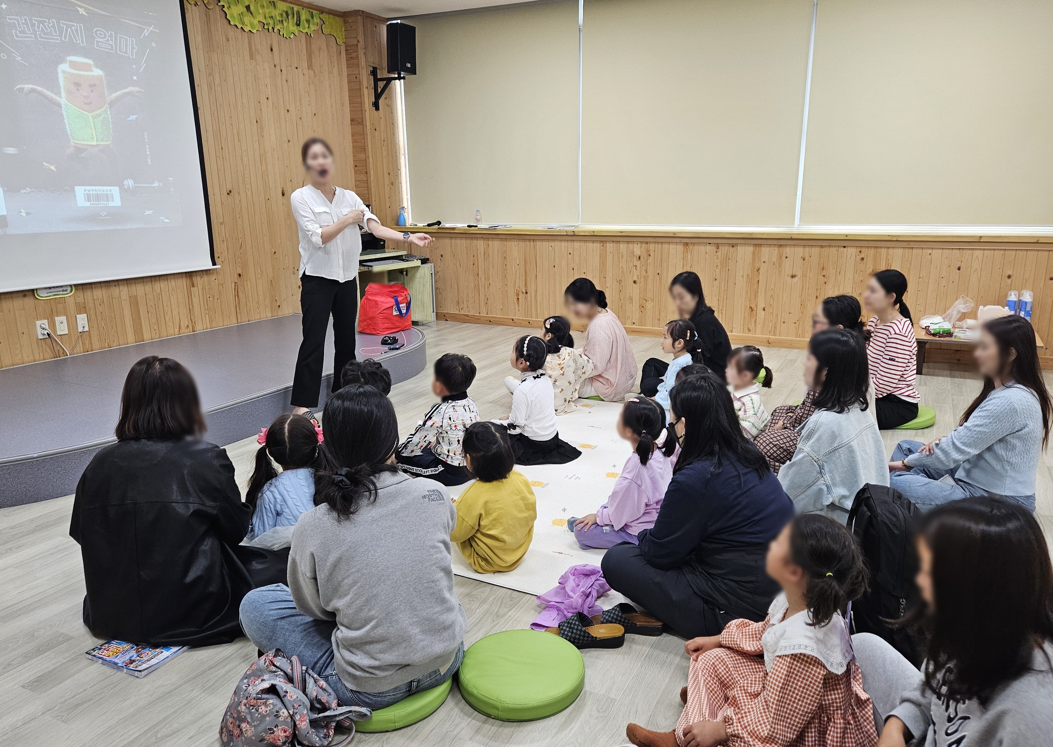 2024년 상반기 책놀이 특별체험 「화요일, 책이랑 놀아요!」 5월 썸네일